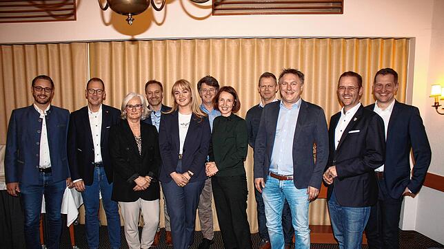 Christoph Stetter (ganz rechts) freut sich, dass er zehn hochkarätige Kandidaten auf der CDU-Liste vereinen konnte. Diese sind (von ...