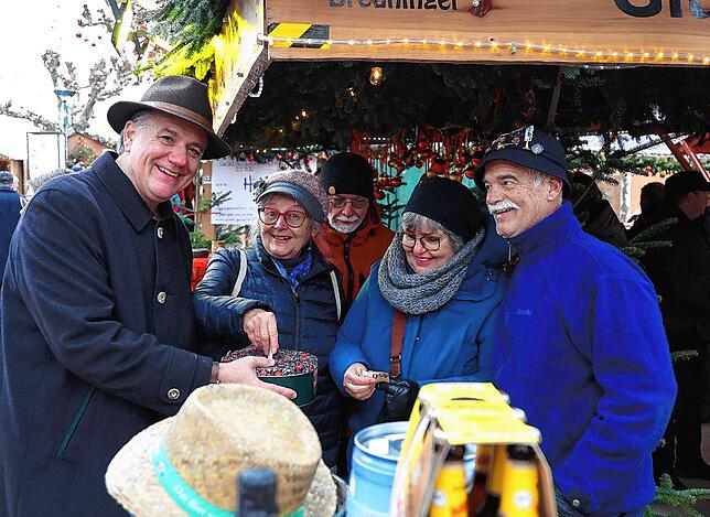 Bild 23: Hincooker auf dem Weihnachtsmarkt: Weihnachtsmann, Taschengeld vom Franz und 2000 Euro Spenden