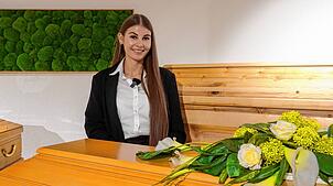 Jacqueline Muzzi ist 28 Jahre alt und Bestatterin in Singen. Sie unterstützt Angehörige in ihren schwersten Zeiten.