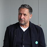 OB-Kandidat Andreas Matt beim Interview mit Jörg-Peter Rau vom SÜDKURIER.