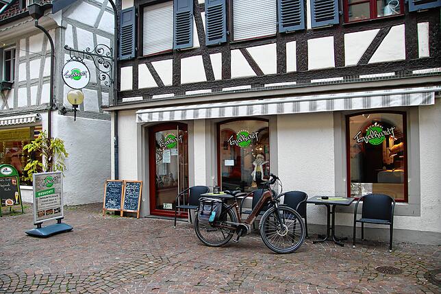 Die Filiale der Bäckerei Engelhardt in der Höllstraße hat am 24. Dezember bis 13 Uhr geöffnet.