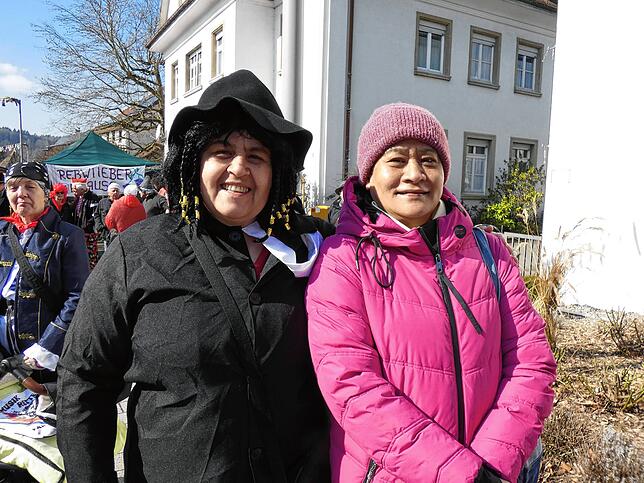 Bild 29: Narrenmarkt Jestetten 2025 strahlt unter der Sonne mit fröhlichen Narren