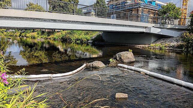 Rätselhafte Schläuche oder Rohre sind in dieser Woche im Bereich Irmabrücke aufgetaucht. Wofür sind diese gut?