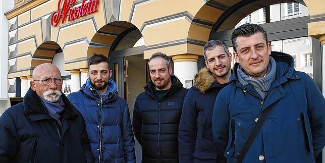 Die Ausmaß an blinder Zerstörungswut und Agressivität kann die Familie Nicoletti – (hier von links) Aniello, Dario, Marco, Davide ...