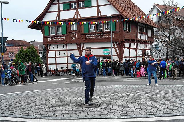Bild 19: Bilder vom Einschnellen der Narrengesellschaft Hennenschlitter in Immenstaad