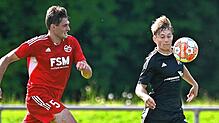 Erstes Saisontor: Daniel Langendorf (rechts) traf zum ersten Mal in dieser Saison und brachte den SV 08 Laufenburg nach 30 Minuten mit ...