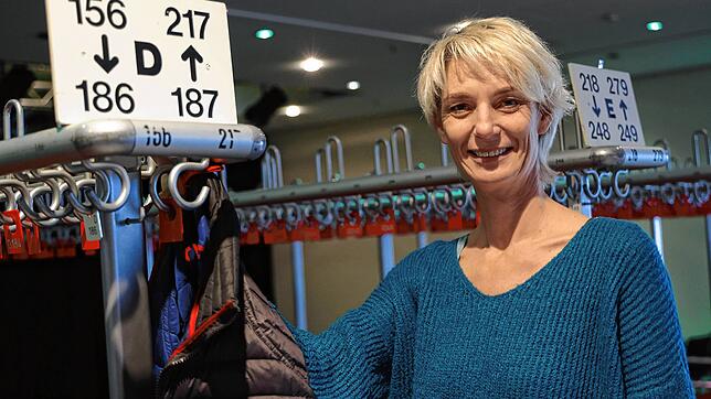 Bittet um mehr Verständnis für die Notwendigkeit der Garderobenabgabe im Milchwerk: Die Leiterin Tanja Adamski.