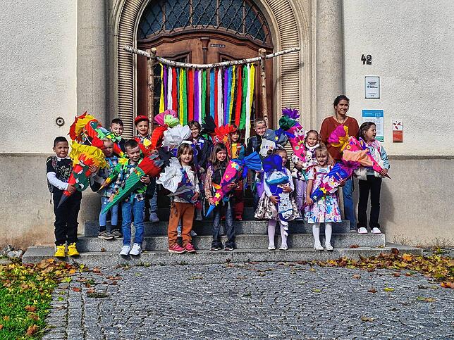 15 Jungen und Mädchen wurden in die erste Klasse der Grundschule Birkendorf eingeschult. Klassenlehrerin ist Saskia Lipphardt.