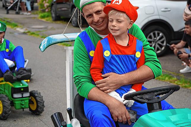 Bild 1: Ausgelassene Stimmung bei dem Dorffest in Tengen-Watterdingen