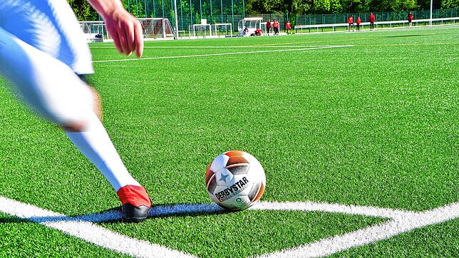 Kick off in die Zukunft: Auf der 7,2 Millionen Euro teuren Sportanlage &bdquo;Neumatten&ldquo; strebt der Kreisligist TuS Binzen ab ...