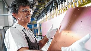 Leiterplattenproduktion bei Schweizer Electronic in Schramberg. Man sucht wieder Mitarbeiter