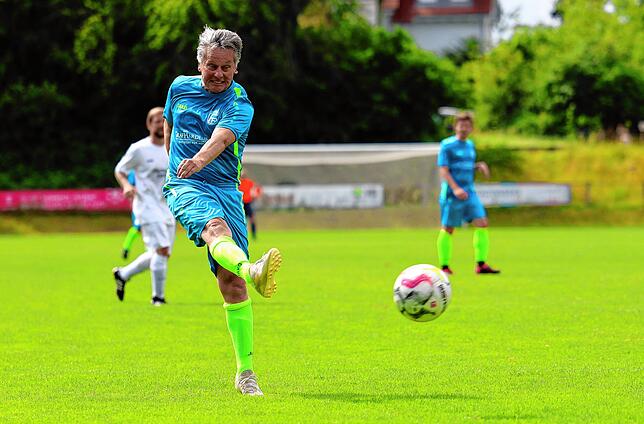Bild 7: Ü40-Männer des FC Radolfzell stehen nach 6:0 gegen Pfaffenweiler/Ehrenkirchen im Verbandspokalfinale