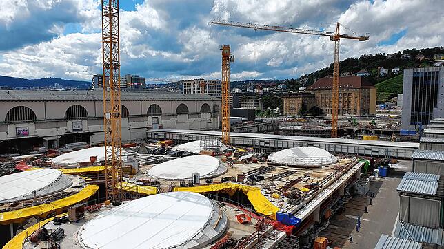 Aktueller Blick auf die Baustelle von Stuttgart 21 vom Turm des alten Bahnhofsgebäudes aus gesehen.