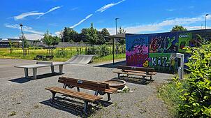 Der Aufenthalt beim Jugendtreff soll mit Grillstelle, Schatten und neuen Sitzgelegenheiten verschönert werden.