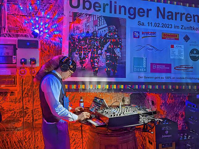 Hänsele-DJ Simon Friesenhagen bei der Arbeit.