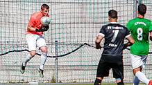 Furtwangens Trainer Jakob Prezer (links) machte auch als Aushilfstorwart eine gute Figur und parierte beim 2:0-Sieg gegen Marbach sogar ...