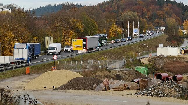 Auf der zweispurigen Teil der B33 zwischen Allensbach-Mitte und Allensbach-Ost kam es Donnerstagabend zu einem Unfall. Auslöser: eine ...