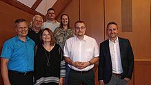 Der neue Vorstand des CDU-Ortsverbands Immenstaad: Bundestagsabgeordneter Volker Mayer-Lay (rechts) gratuliert (von links) Martin Frank, ...