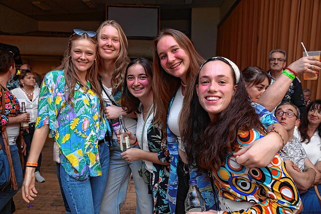 Bild 34: Papi's Pumpels: schrille Party im 70er Jahre-Look