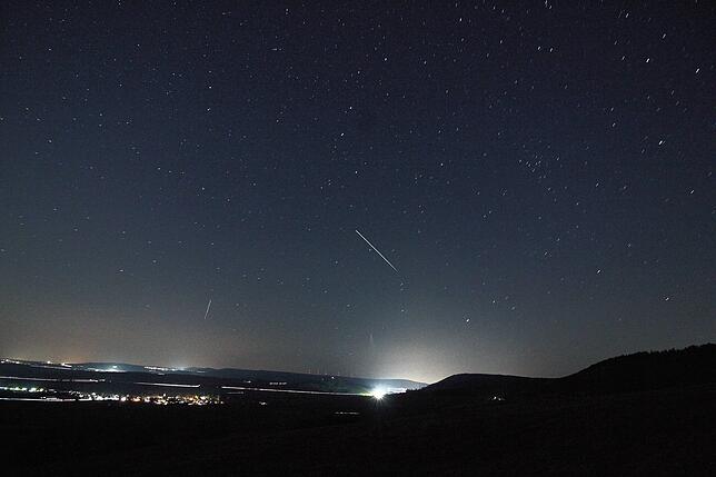 Weil nicht die komplette ISS-Flugbahn am Himmel über der Baar auf einem Bild darstellbar ist, sind auf diesem Foto die letzten Sekunden ...