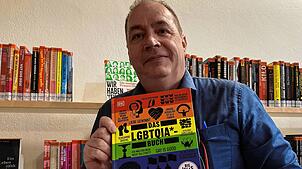 Volker Fritz mit einem Buch zur Vielfältigkeit von Sexualität. „Wir sind ein offenes Haus. Bei uns spielt die Geschlechteridentität ...