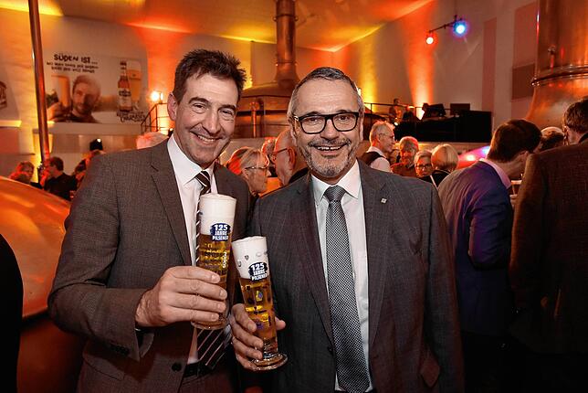 Beim jüngsten Neujahrsempfang in Donaueschingen: OB Erik Pauly (links) und Georg Schwende, Geschäftsführer der Fürstenberg-Brauerei, ...