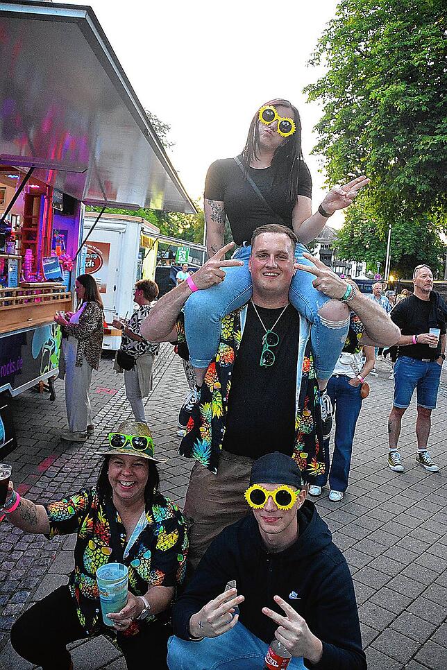 Bild 24: Papis Pumpels sorgen für grandiose Stimmung auf dem Rathausplatz in Bad Dürrheim