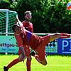 Voller Einsatz: Spielertrainer Carmine Marinaro (vorn, mit Patrick Bergdorf) gibt mit seinen 43 Jahren noch immer alles für den SC ...