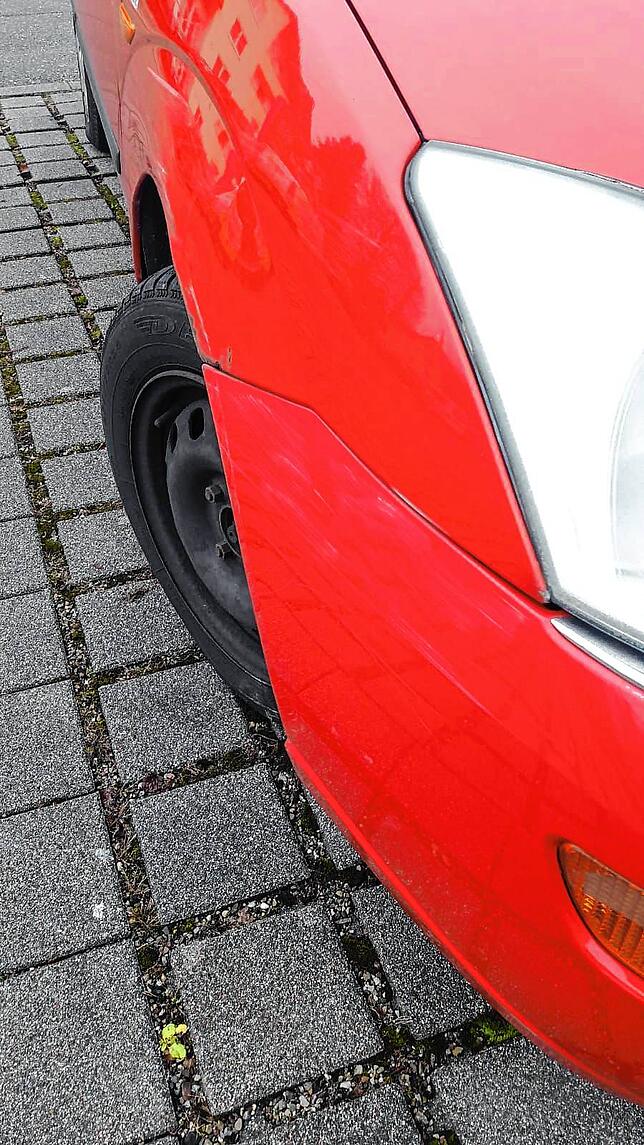 Angerempelt und verschwunden: Sein Auto beschädigt vorzufinden, wie hier in Wehr, ist keine besonders angenehme Überraschung.
