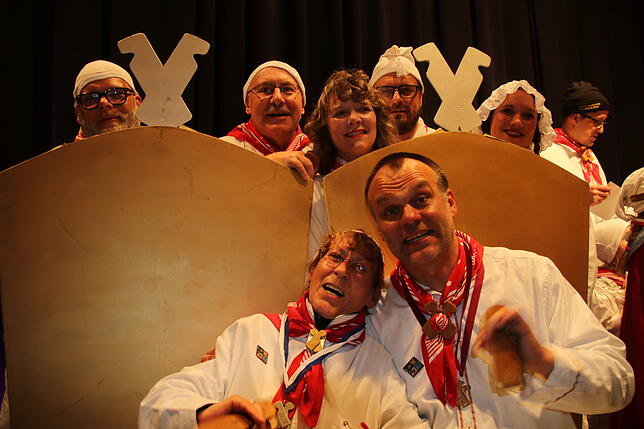 Bild 22: Preiskleppern im Scheffelhof: Die Jury des Turnvereins hat die neuen königlichen Hoheiten am Hemdglonker gekürt (Teil 2)