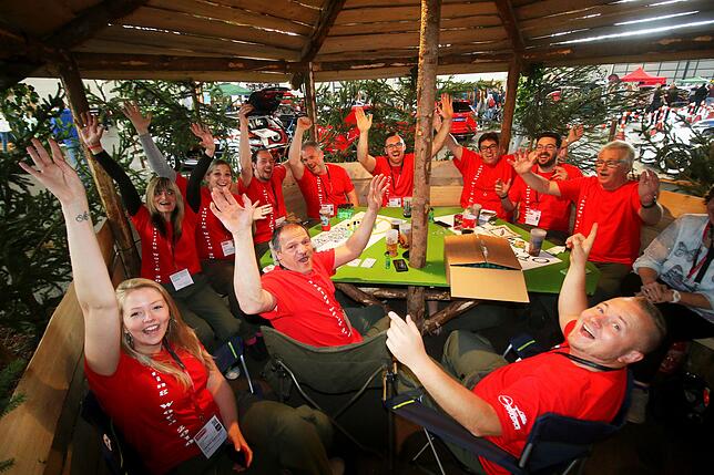 Bild 3: Jede Menge Chrom, Lack und schöne Frauen: Die Tuning World Bodensee hat viel für Auge und Ohr zu bieten