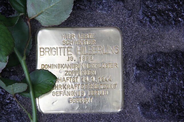 Bild 2: In Konstanz erinnert ein Stolperstein an eine mutige Nonne. Ihre offenen Worte über das NS-Regime wären ihr fast zum Verhängnis geworden