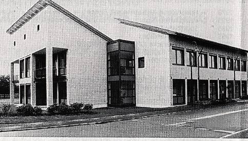 1992: Die Nordwestansicht des neuen Rathauses.