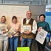 Werner Groffmann (Dritter von rechts) mit Schülern seines Orientierungskurses: Julia Prokopenko, Hanna Michkovska, Kateryna Bilokon, ...