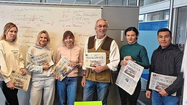 Werner Groffmann (Dritter von rechts) mit Schülern seines Orientierungskurses: Julia Prokopenko, Hanna Michkovska, Kateryna Bilokon, ...
