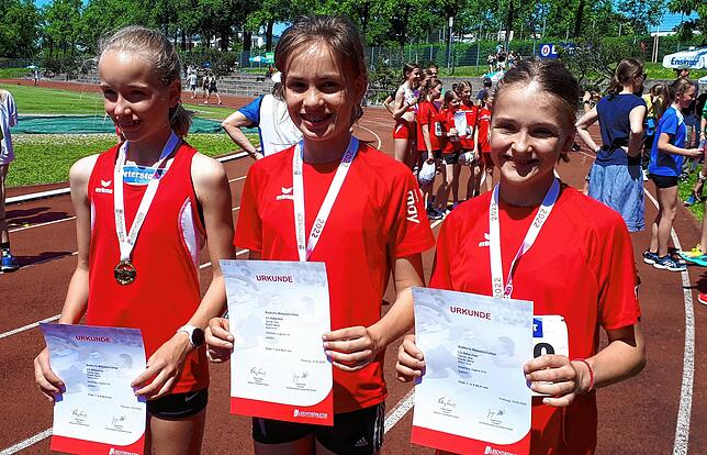 Badische Meister: Die U14-Staffel der LG Hohenfels mit (von links) Nanja Küpfer, Lena Spitz und Jara Tanner dominierte ihren Lauf in ...