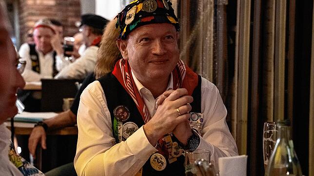 Bild 13: 60 Jahre Dorferschoppen: So viele fröhliche Männer auf einem Haufen!