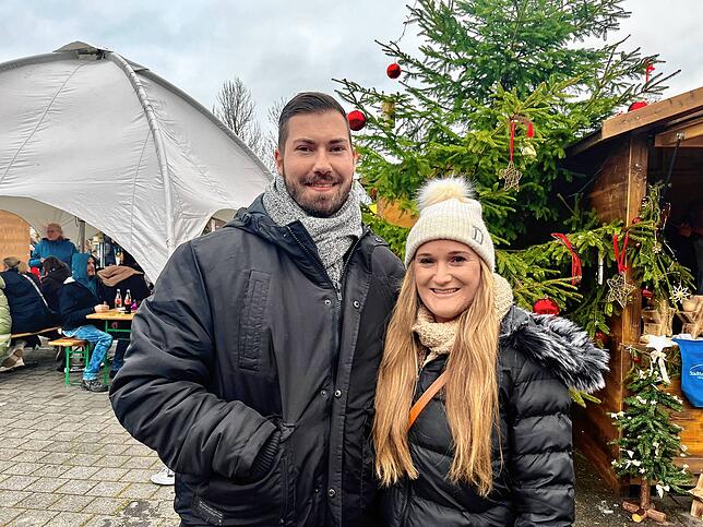 Daniel Rege und Deborah Hessler freuen sich über die gute Stimmung.