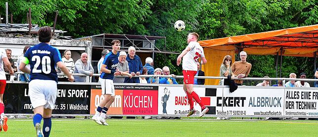 Bild 29: SV Jestetten siegt spät mit 2:1 beim VfB Waldshut – und wir haben Fotos!