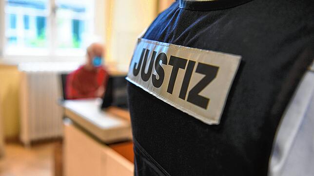 Verbrechen sind zu verurteilen, Strafe muss aber zugleich einen Sinn ergeben. Vor dem Singener Amtsgericht geht es im Fall eines ...