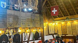 Auch die Kleinsten sind am Programm des Festes beteiligt: Kindergarten- und Grundschulkinder erfreuen die Festgäste. Bilder: Franz Dreyer
