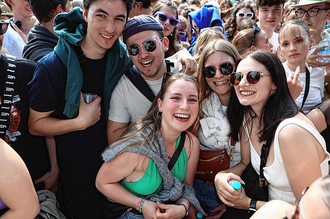 Bild 10: Im Stadion wird am zweiten Tag des Campus-Festivals nochmals aufgedreht
