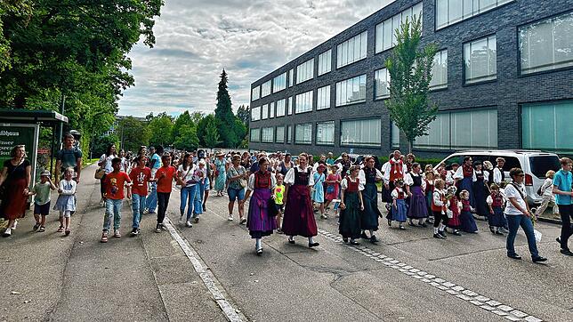Bild 8: Strahlende Gesichter beim Kinderumzug der 556. Waldshuter Chilbi