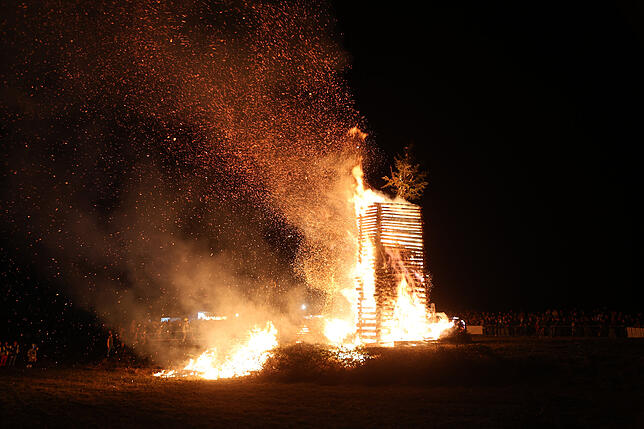 Bild 11: Litzelstetten 2025: Diese Funkenfeuer-Bilder fangen die Tradition perfekt ein!