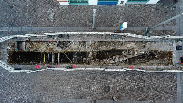 Wie von den Fachleuten erwartet, zeigten sich auf dem Spitalplatz Reste der mittelalterlichen Bebauung.