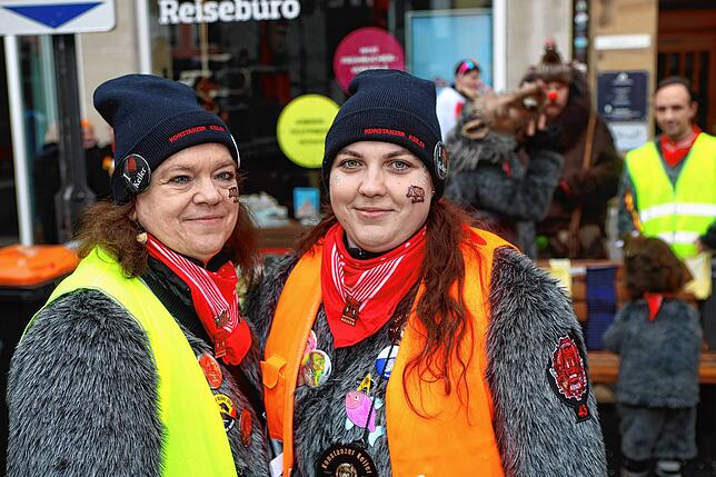 Bild 5: Die Konstanzer Fasnacht außer Rand und Band! Hästräger feiern auf der Marktstätte – die schönsten Bilder!
