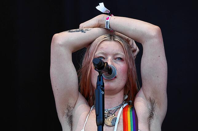 Bild 15: Southside Festival 2025: Der Auftritt von Wet Leg in Bildern