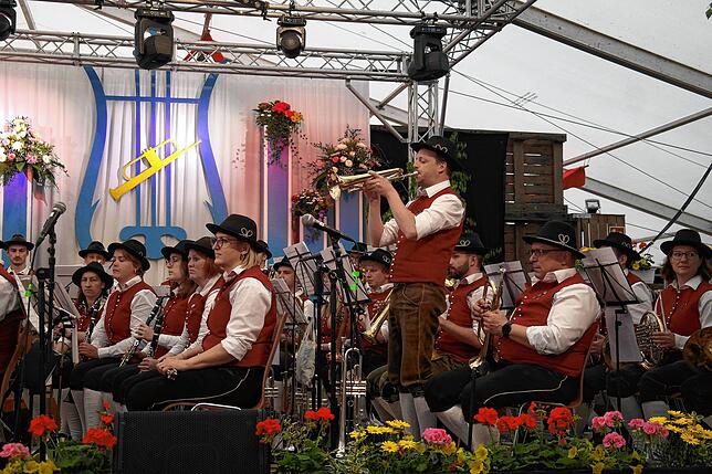 Bild 3: Bilder vom Blütenfest des Musikvereins Oberteuringen
