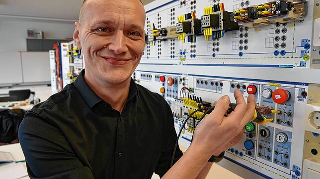 Seit Jahresbeginn im Unterrichtsraum der Bildungsakademie Singen zuhause: Alexander Feist. Bild: Handwerkskammer Konstanz