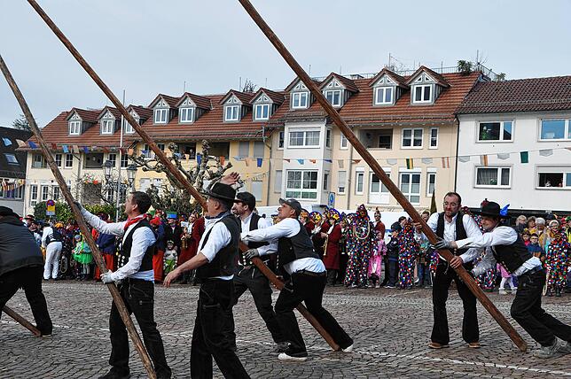 Bild 22: Beste Einblicke zum Narrenbaumsetzen in Markdorf – so feiert die Stadt!